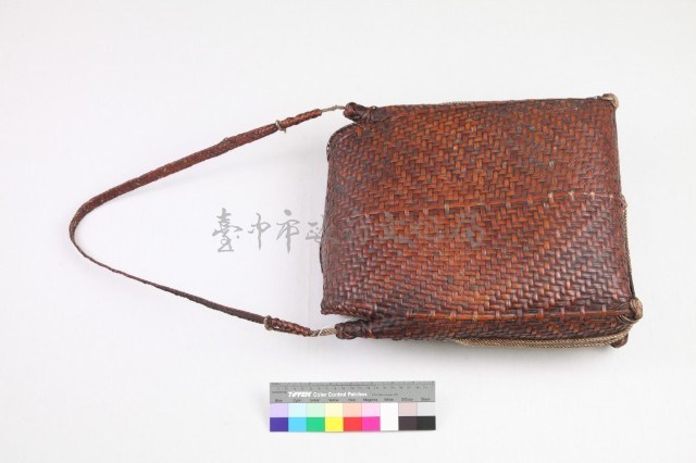 雲南金平苦聰人揹包藏品圖，第2張