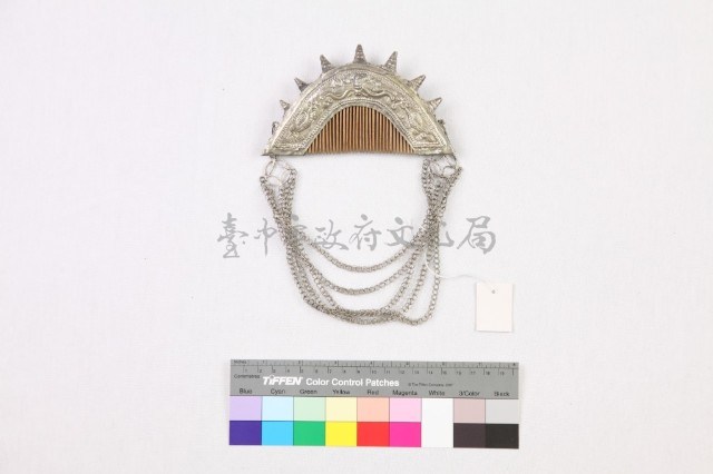 貴州丹寨苗族女盛裝-銀梳髮飾藏品圖，第2張