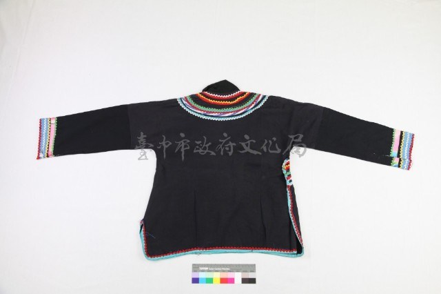 布農族女子長袖長上衣藏品圖，第2張
