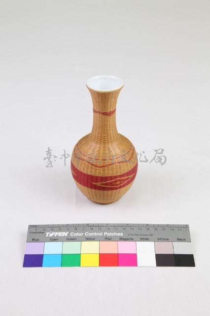 竹編紅漆菱紋長頸瓷瓶藏品圖，第2張