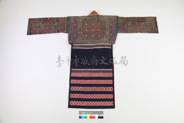 貴州納雍、織金、雲南普定交界一帶苗族女盛裝-長袖上衣藏品圖，第2張