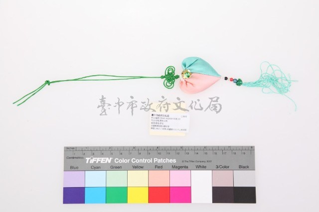 粉青雙色緞布心形香包藏品圖，第2張
