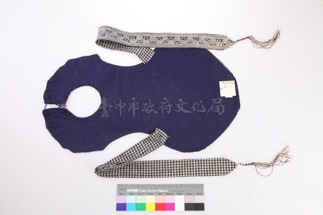 貴州黃平亻革家蠟染幼童圍兜藏品圖，第2張