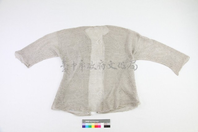 白棉麻鉤紗菱花紋圓領開襟男內衫藏品圖，第2張