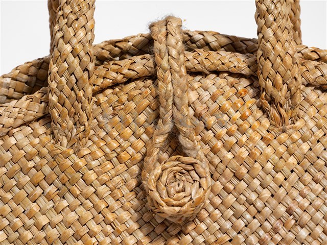 藺草編織長方底捲花扣鈕手提袋藏品圖，第7張