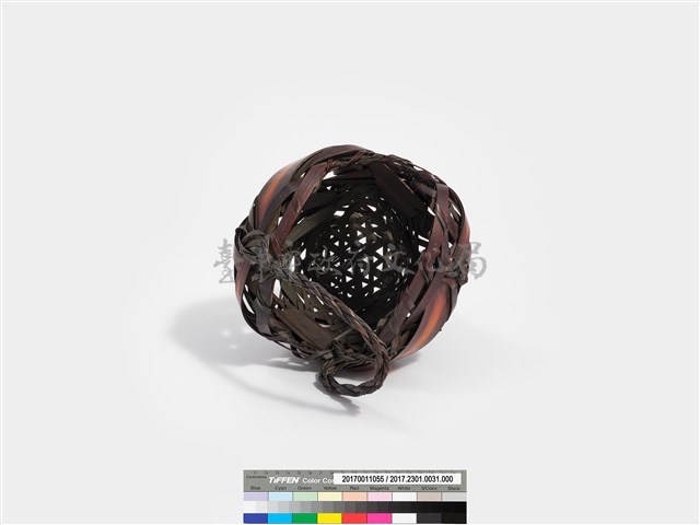 竹籐編三角紋牛頭形掛花籃藏品圖，第7張