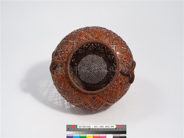 「林間」竹籐三角編交錯紋圓形花器藏品圖，第7張