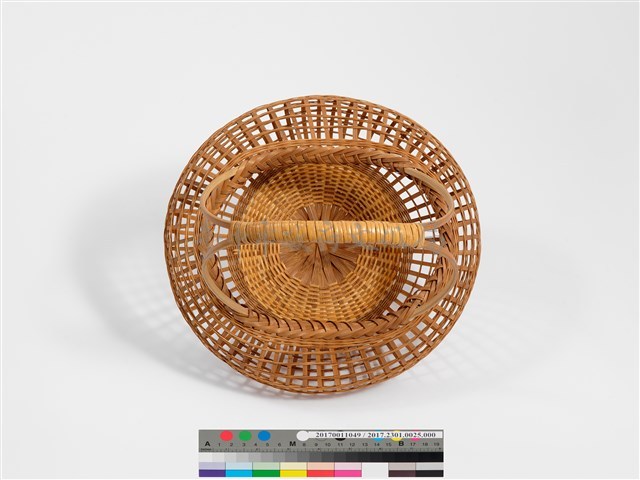 竹籐編格紋圓形掛花籃藏品圖，第7張
