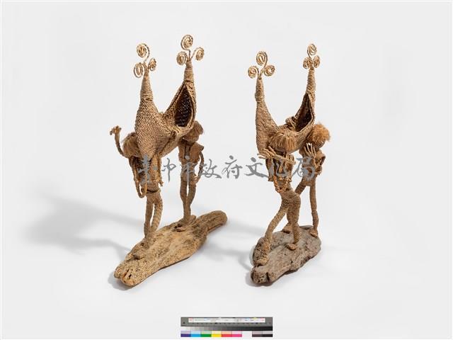 鄭梅玉草編作品「抬船」藏品圖，第1張