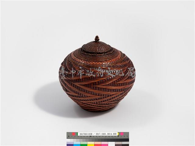 竹籐編之字紋心形有蓋甕藏品圖，第2張