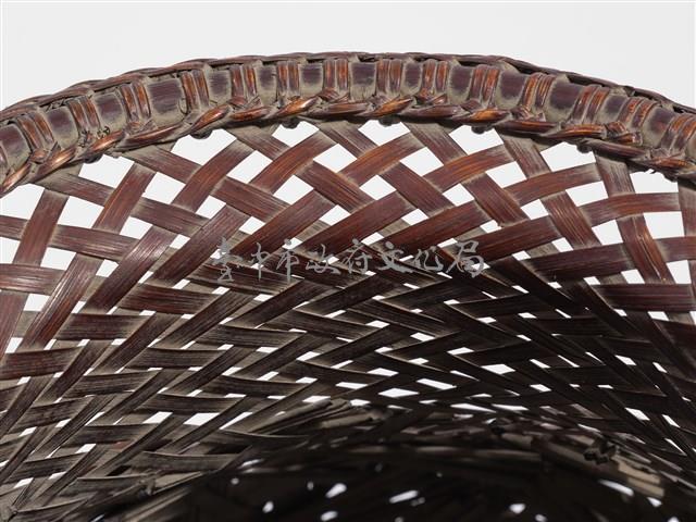 竹籐斜紋編蝶繞折沿圓形花器藏品圖，第12張