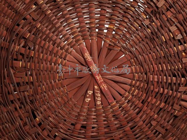 「亂中有緒」竹編玫瑰紋花器藏品圖，第12張