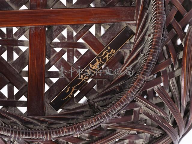 竹籐斜紋編蝶繞折沿圓形花器藏品圖，第9張