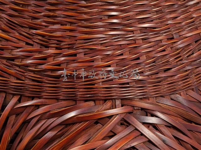 「亂中有緒」竹編玫瑰紋花器藏品圖，第9張