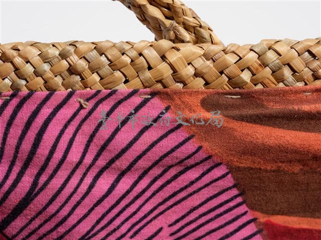 藺草編織長方底木質扣鈕手提袋藏品圖，第13張