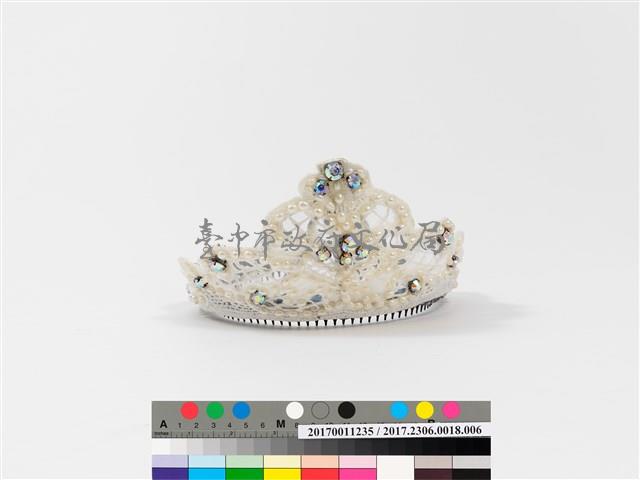 2000千禧年旗袍文化公益親善大使頭冠藏品圖，第2張