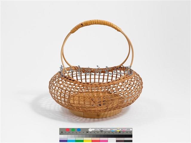 竹籐編格紋圓形掛花籃藏品圖，第2張