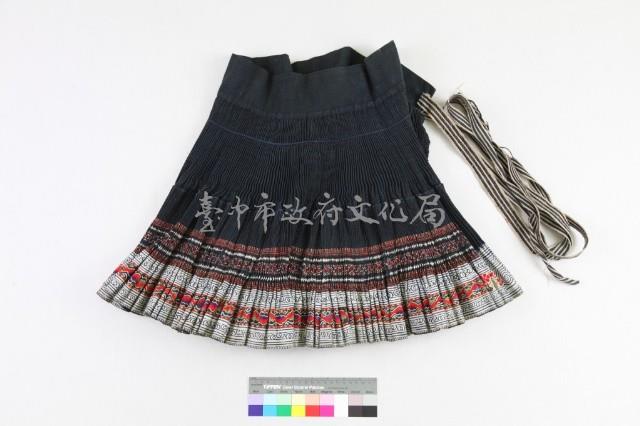 貴州黃平亻革家古老麻布繡花百褶裙藏品圖，第1張
