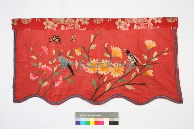 紅地彩繡花鳥紋門簾藏品圖，第1張