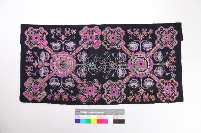 貴州貴陽黑底挑花繡片藏品圖，第1張