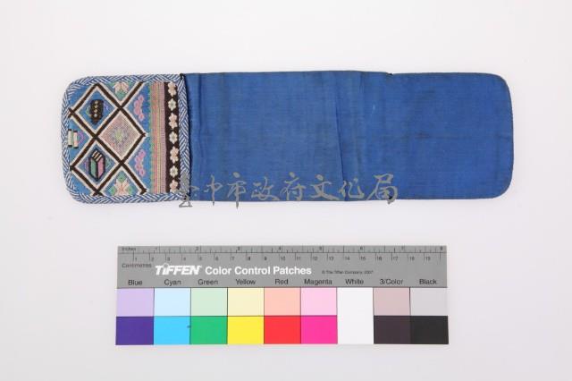 藍地彩繡菱格花卉紋褡褳荷包藏品圖，第1張