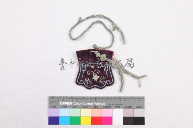 黑緞地彩繡動物紋配飾藏品圖，第1張