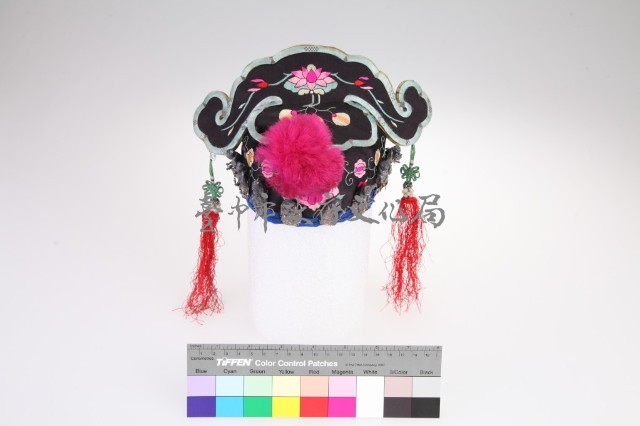 黑緞地彩繡花卉紋八仙狀元童帽藏品圖，第1張