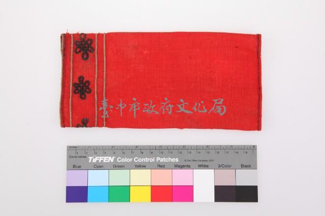 大紅地黑盤長紋女童飾褲藏品圖，第1張