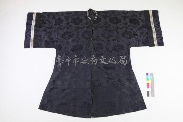 石青提花緞地對襟婦女大襖藏品圖，第1張