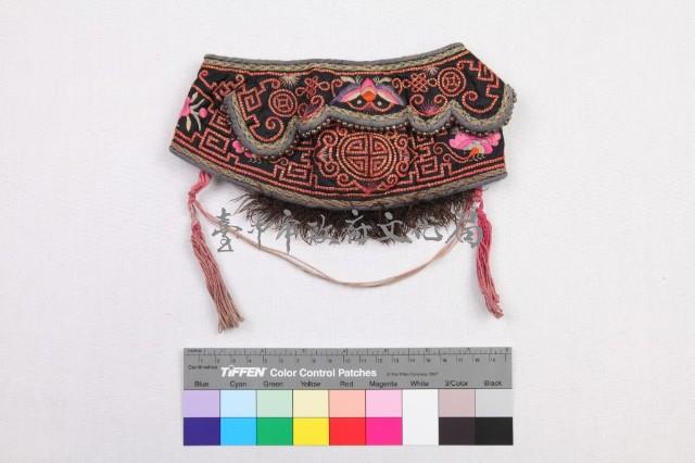 黑地盤金繡團壽彩蝶佛手短圈藏品圖，第1張