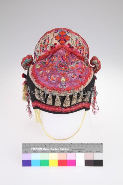 白紫地彩繡花蝶紋八仙狀元童帽藏品圖，第1張