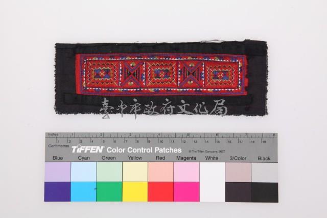 堆花領飾藏品圖，第1張