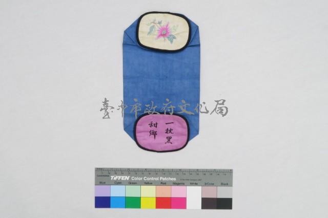 藍棉地刺繡方形柱嬰兒枕藏品圖，第1張