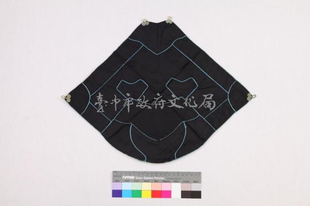 黑棉地藍線繡肚兜藏品圖，第1張