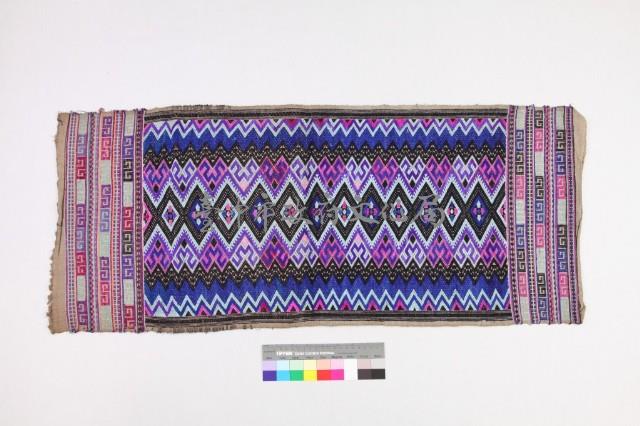 廣西融水苗族織花揹帶拼片藏品圖，第1張