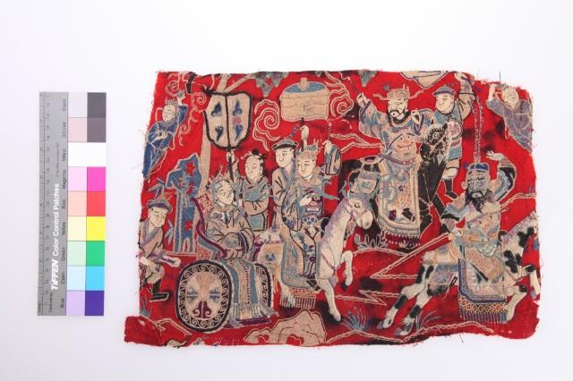 紅地彩繡戲劇人物繡片藏品圖，第1張