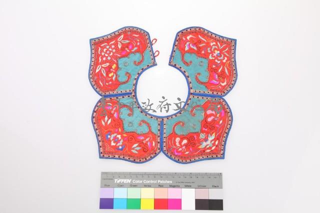 紅綠地雙色如意花草紋雲肩藏品圖，第1張