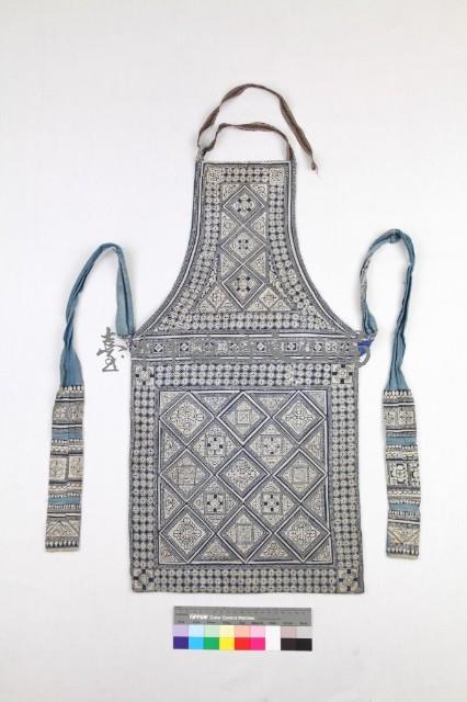 貴州黃平亻革家蠟染胸兜   藏品圖，第1張