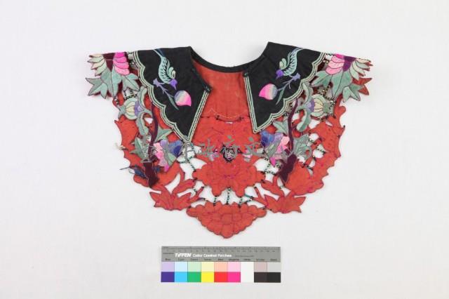 貴州松桃苗族繡花雲肩 藏品圖，第1張