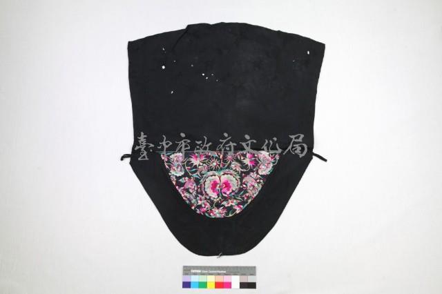 繡花女子胸兜藏品圖，第1張