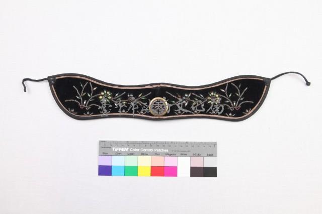 黑絨地珠繡花卉團壽紋眉勒藏品圖，第1張