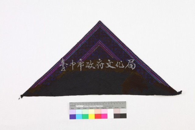 貴州貞豐苗族女盛裝-三角頭巾藏品圖，第1張