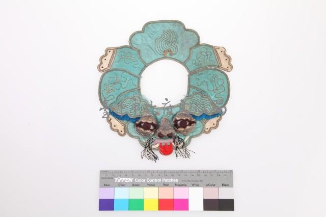 綠緞地獅形圍涎藏品圖，第1張