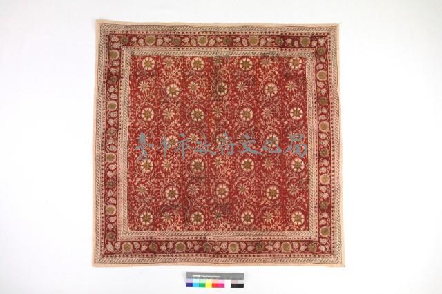 印度紅地團花紋方巾藏品圖，第1張