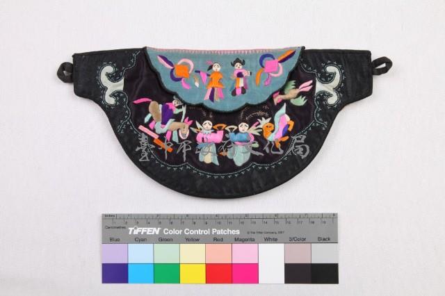 黑緞地彩繡人物紋腰包藏品圖，第1張