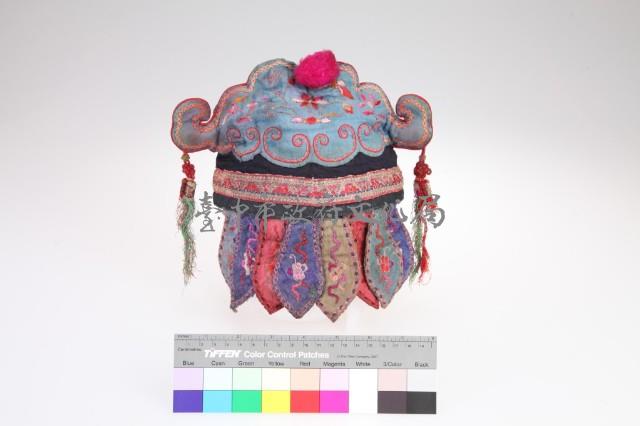 藍緞地彩繡花蝶紋狀元童帽藏品圖，第1張