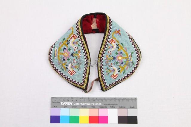 藍底珠繡花鳥蝶紋眉勒藏品圖，第1張