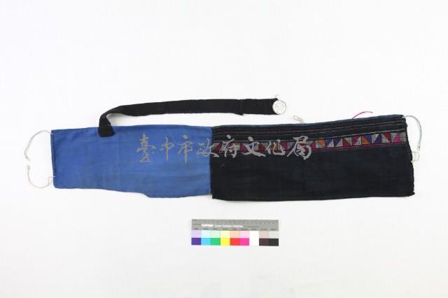 雲南勐海僾尼人繡花女盛裝-胸衣藏品圖，第1張