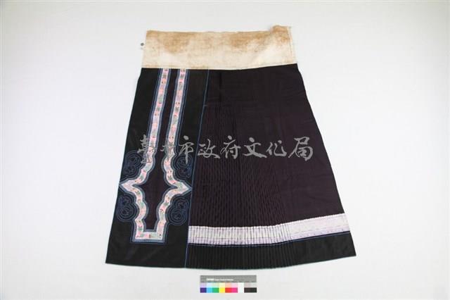 黑綢地貼飾如意紋馬面百褶裙藏品圖，第1張