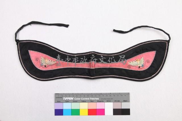粉黑綢地彩繡雙蝶眉勒藏品圖，第1張